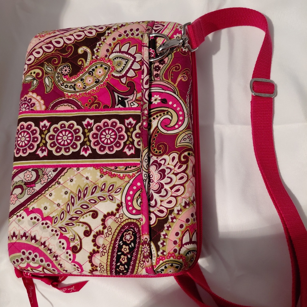 Vera Bradley Very Pink Paisley. Hard Shell Carry Case. Adj. Strap, Zipper Pocket - Picture 5 of 8